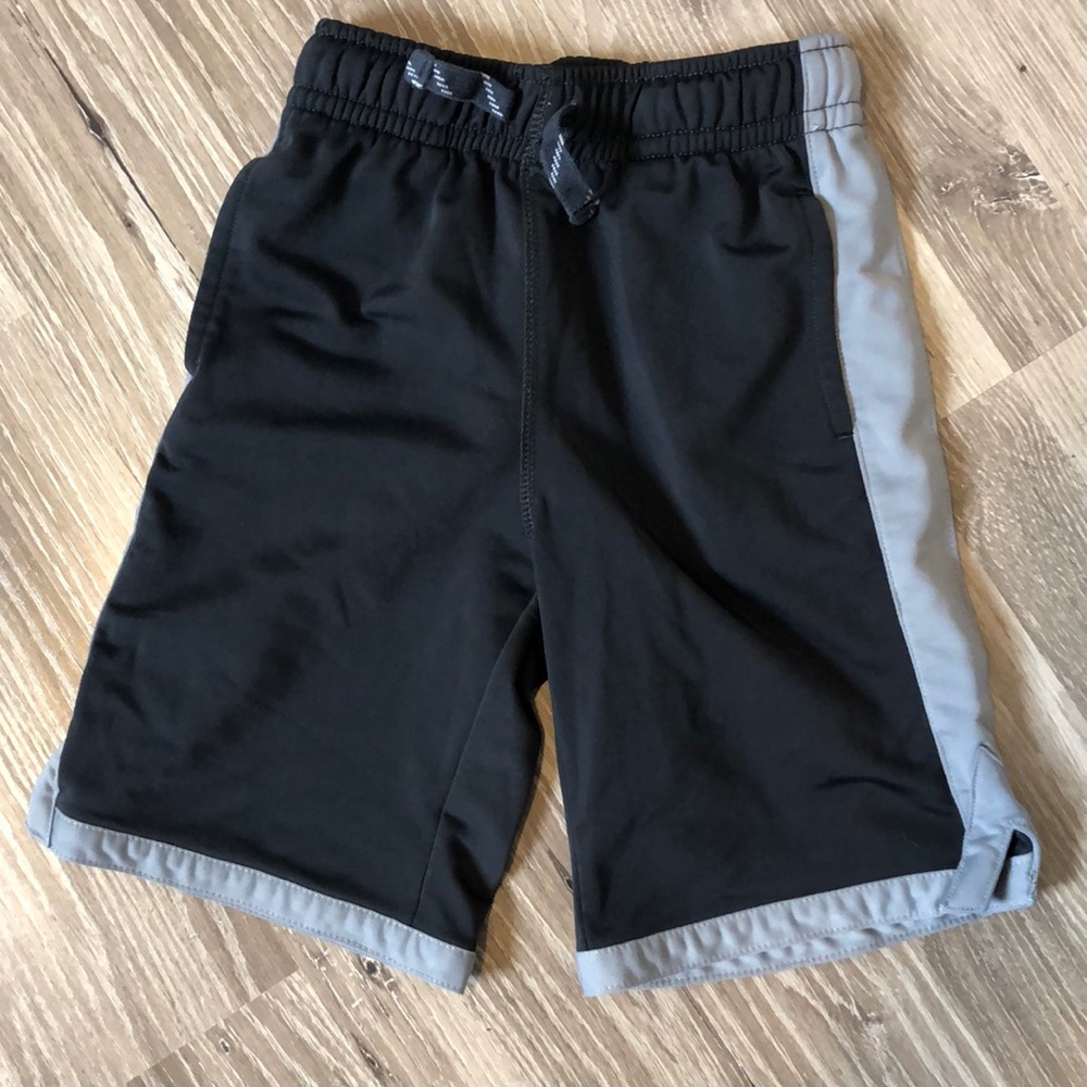 Gymboree boys size 8 athletic shorts